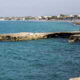 Ci troviamo nei pressi della cosiddetta �scogliera di Capitolo�: un tratto di litorale che alterna scogli che invadono prepotentemente il mare...
